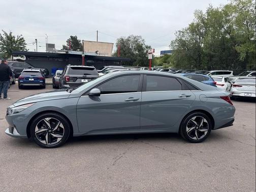 2022 Hyundai ELANTRA SEL
