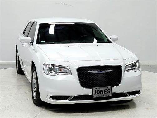 2019 Chrysler 300 Touring