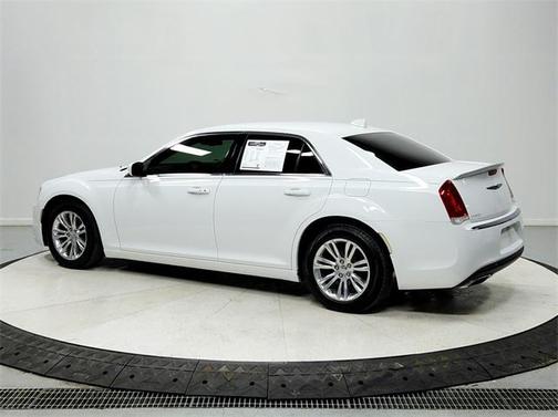 2019 Chrysler 300 Touring