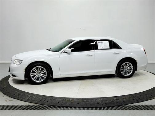 2019 Chrysler 300 Touring