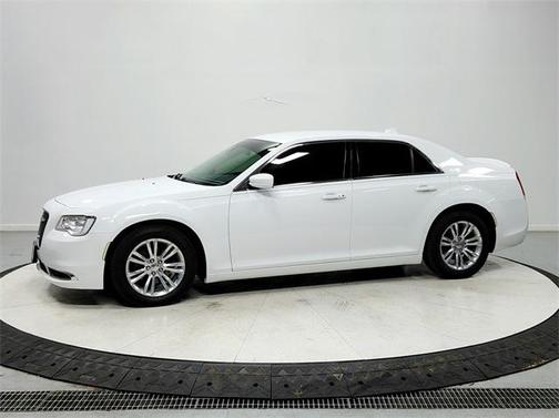 2019 Chrysler 300 Touring