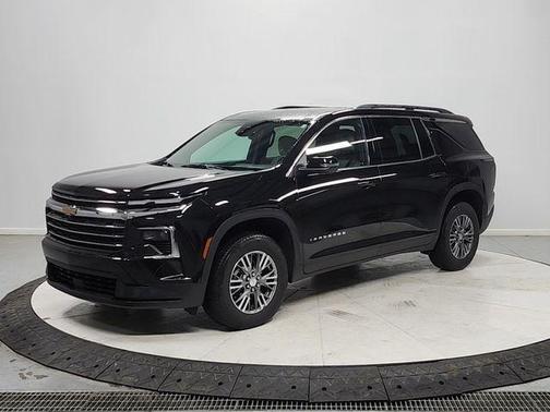 Mosaic Black Metallic 2025 Chevrolet Traverse LT