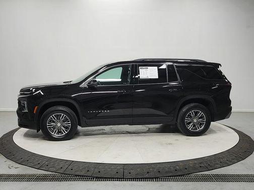Mosaic Black Metallic 2025 Chevrolet Traverse LT