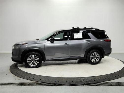 2023 Nissan Pathfinder SL 4WD