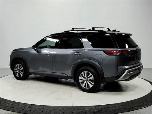 2023 Nissan Pathfinder SL 4WD