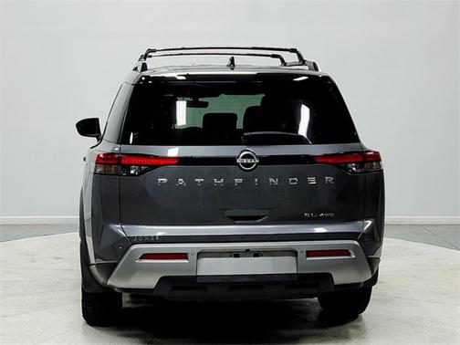 2023 Nissan Pathfinder SL 4WD