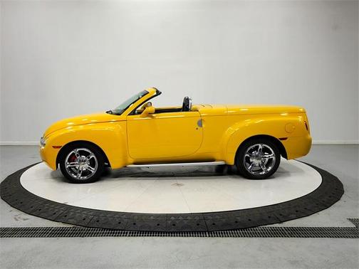 2004 Chevrolet SSR Base