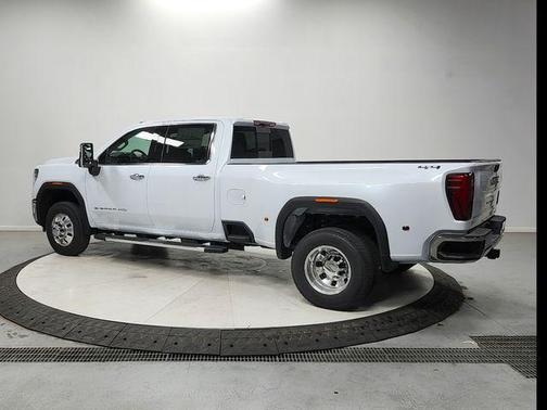 Glacier White Tricoat 2026 GMC Sierra 3500 SLT
