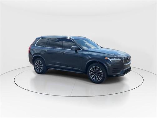 2022 Volvo XC90 T5 Momentum