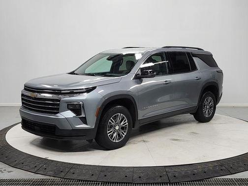 Sterling Gray Metallic 2025 Chevrolet Traverse LT