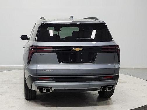 Sterling Gray Metallic 2025 Chevrolet Traverse LT