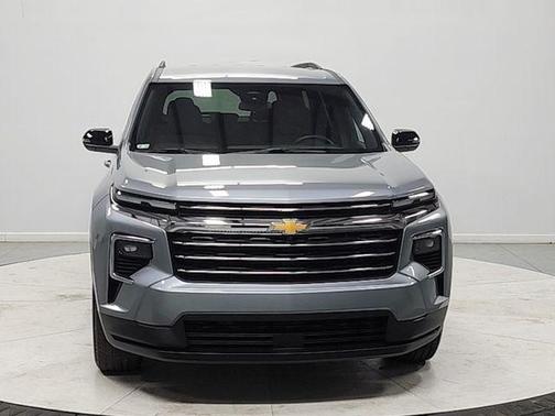 Sterling Gray Metallic 2025 Chevrolet Traverse LT