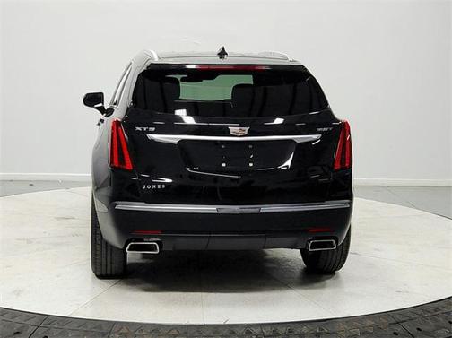 2023 Cadillac XT5 Luxury