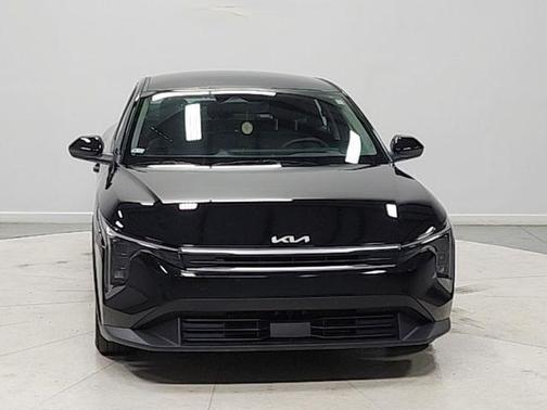 Aurora Black Pearl 2025 Kia K4 LXS
