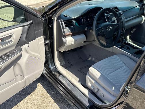BLACK 2016 Toyota Camry LE