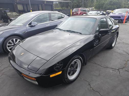 BLACK 1986 Porsche 944 TURBO
