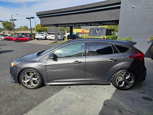 2018 Ford Focus ST 