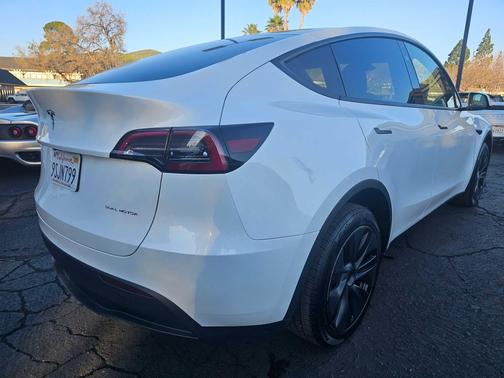 2024 Tesla Model Y Long Range Dual Motor All-Wheel Drive