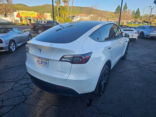 2024 Tesla Model Y Long Range Dual Motor All-Wheel Drive