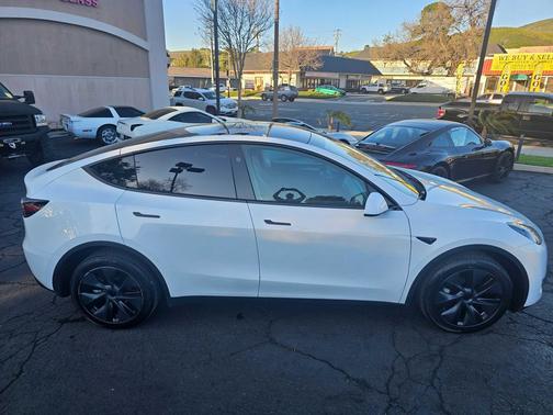 2024 Tesla Model Y Long Range Dual Motor All-Wheel Drive