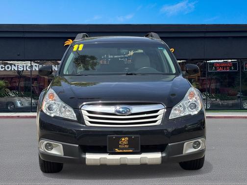 BLACK 2011 Subaru Outback 2.5 i Limited
