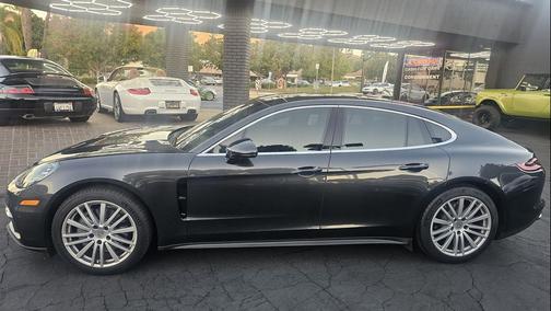 2018 Porsche Panamera 4S