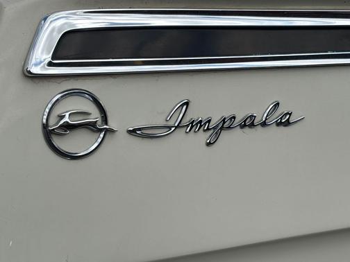 WHITE 1962 Chevrolet Impala Base