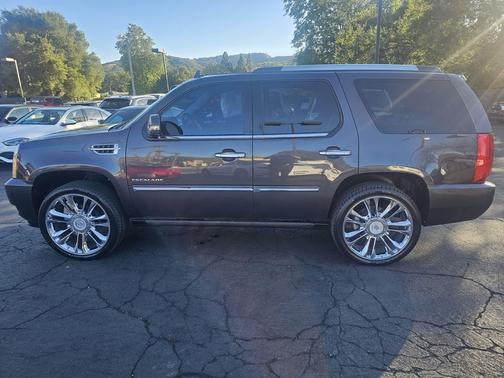 2011 Cadillac Escalade Premium