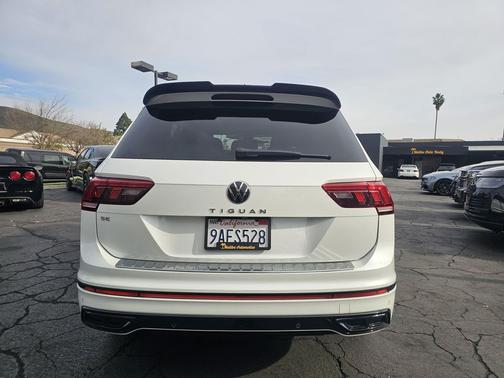 2022 Volkswagen Tiguan 2.0T SE R-Line Black
