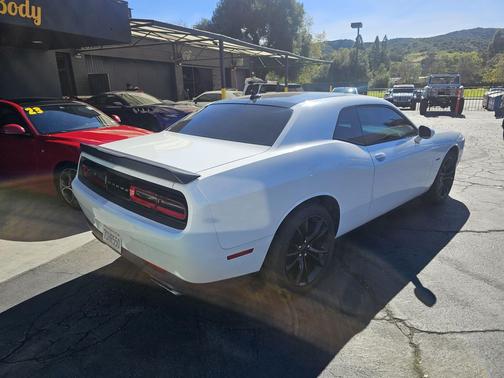 2015 Dodge Challenger SXT Plus