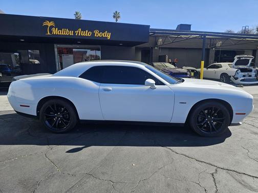 2015 Dodge Challenger SXT Plus