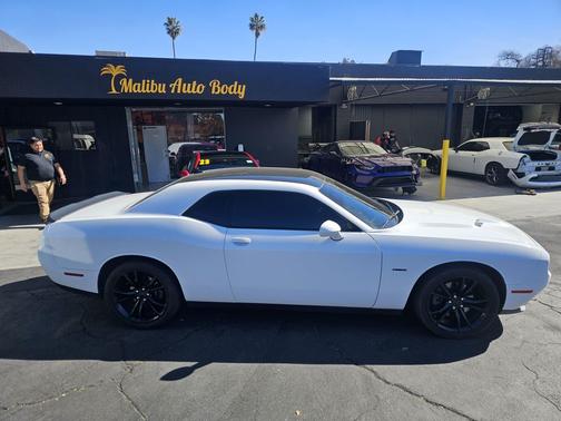 2015 Dodge Challenger SXT Plus