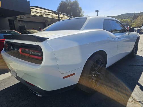 2015 Dodge Challenger SXT Plus