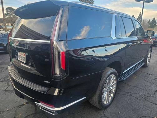 2024 Cadillac Escalade ESV Sport