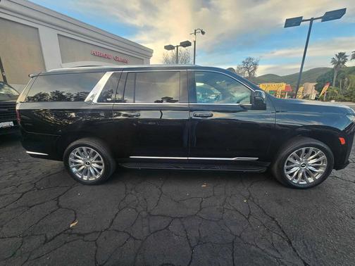 2024 Cadillac Escalade ESV Sport