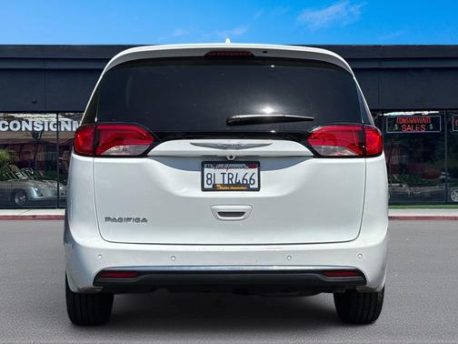 Bright White Clearcoat 2019 Chrysler Pacifica Touring Plus