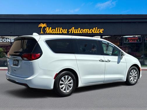 Bright White Clearcoat 2019 Chrysler Pacifica Touring Plus