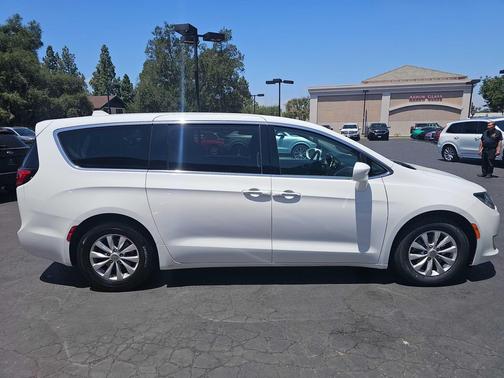 Bright White Clearcoat 2019 Chrysler Pacifica Touring Plus