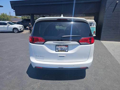 Bright White Clearcoat 2019 Chrysler Pacifica Touring Plus