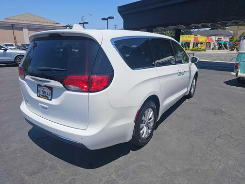 Bright White Clearcoat 2019 Chrysler Pacifica Touring Plus
