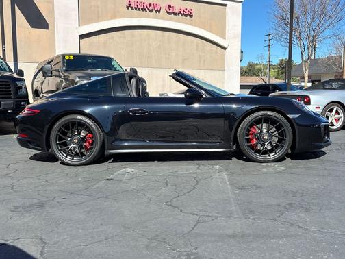 2018 Porsche 911 Targa 4 GTS