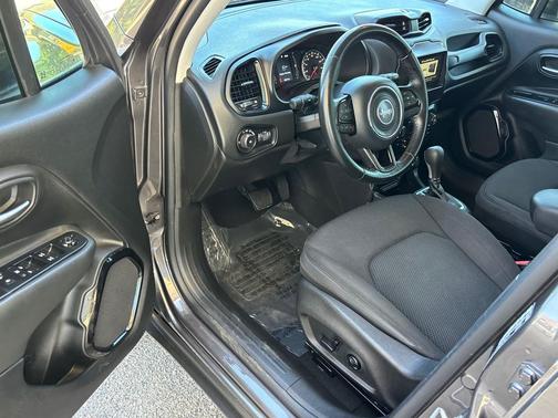Granite Crystal Metallic Clearcoat 2018 Jeep Renegade Altitude