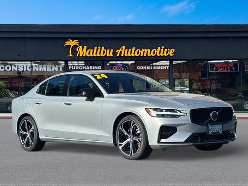 2024 Volvo S60 B5 Plus Dark Theme