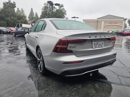 2024 Volvo S60 B5 Plus Dark Theme