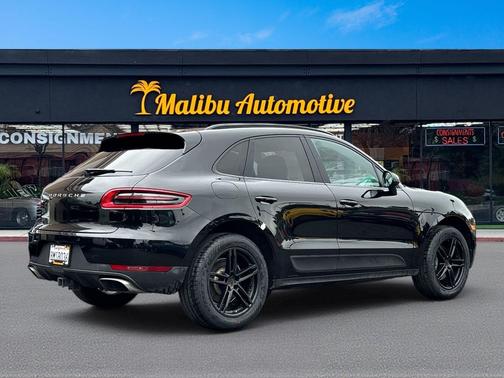 BLACK 2018 Porsche Macan Macan Sport Edition