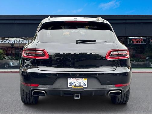 BLACK 2018 Porsche Macan Macan Sport Edition