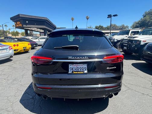 Nero Tempesta Metallic 2024 Maserati Grecale GT