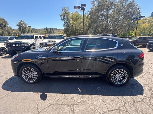 Nero Tempesta Metallic 2024 Maserati Grecale GT