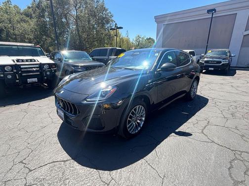Nero Tempesta Metallic 2024 Maserati Grecale GT