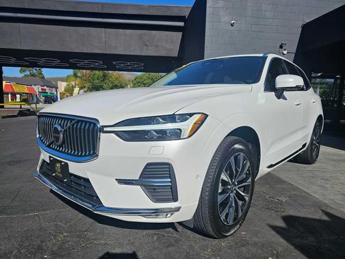 2023 Volvo XC60 B5 Plus Bright Theme